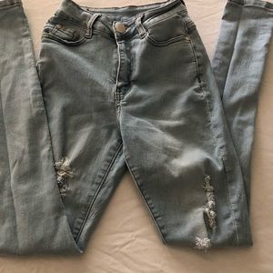 Light wash skinny jeans